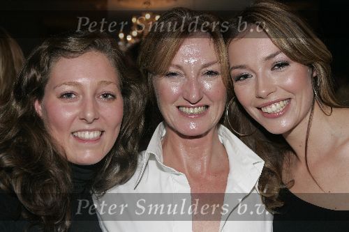 Amsterdam 16 november 2005
Presentatie cosmopolitan in Mansion.
Renate Verbaan met moeder  vader en zus