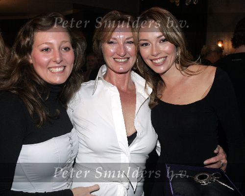Amsterdam 16 november 2005
Presentatie cosmopolitan in Mansion.
Renate Verbaan met moeder  vader en zus