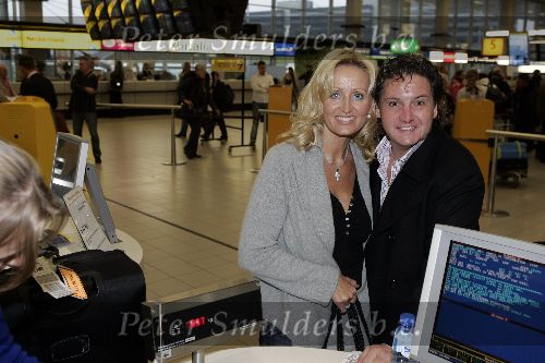 Schiphol 2 november 2005
Rene Froger vertrekt met zijn vrouw Natasja Froger via Londen naar New York om daar de marathon te lopen.