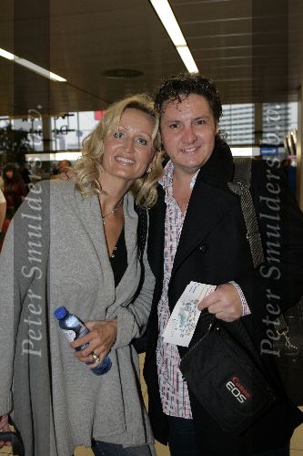 Schiphol 2 november 2005
Rene Froger vertrekt met zijn vrouw Natasja via Londen naar New York om daar de marathon te lopen.