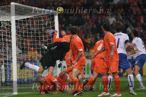 Amsterdam, 12 November 2005
Oefenwedstrijd Nederland-Italie eindstand 1-3
Ron Vlaar met een ongelukkig eigen doelpunt 1-2
© Foto Bart Bel