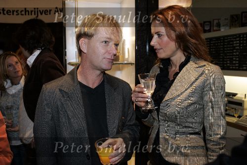 Amsterdam 21 november 2005
Presentatie boek Jaap Jongbloed en Simon Vuyk bij Mont Blanc op pc hooftstraat. Simon Vuyk en Mariska Hulscher