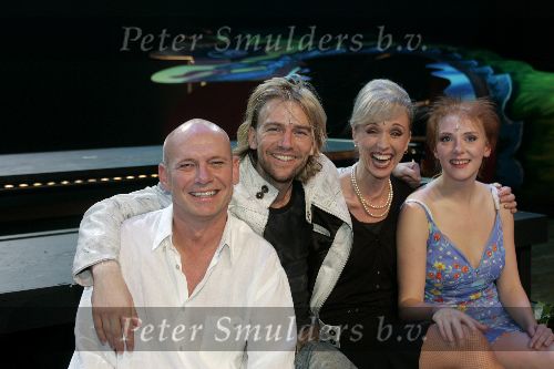 Tilburg, 20 November 2005
Premiere Turks Fruit in Stadsschouwburg Tilburg
Sjoerd Pleijsier, Antonie Kamerling, Jelka v Houten & Ellen Evers