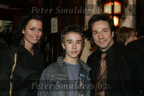 Amsterdam 21 noveber 2005
Premiere Harry Potter in Tuschinski.
Spiros met vriendin en zoon