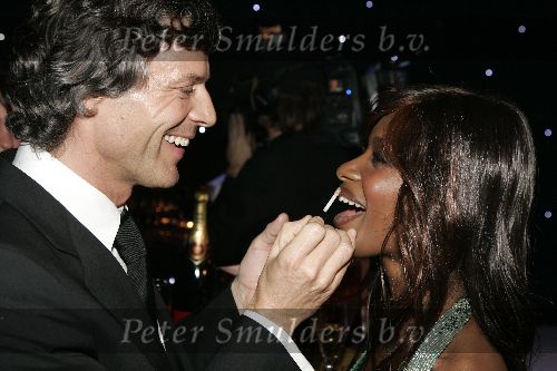 Amsterdam 28 november 2005
Beau Monde awards in het hilton.
Sylvana Simons met visagist