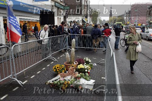 Amsterdam 2 november 2005
Bloemen op plek waar Theo v Gogh is vermoord