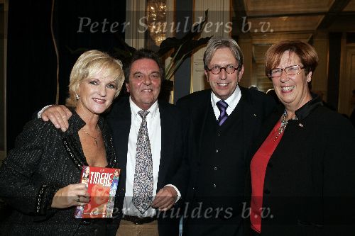 Amsterdam 11 november 2005
Presentatie dvd Tineke Schouten in Carre.
Annemarie Jorritsma met man en Tineke met man