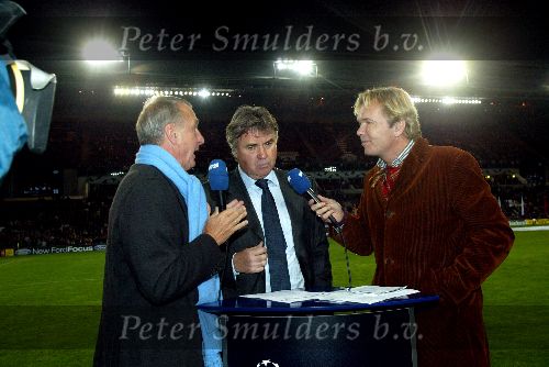 Eindhoven, 1 November 2005
Wedstrijd Champions League seizoen 2005/2006tussen PSV-AC Milaan, eindstand 1-0
Studio Sport presentator Tom Egbers in  gesprek met Johan Cruyff en Guus Hiddink
Foto: © Peter Smulders