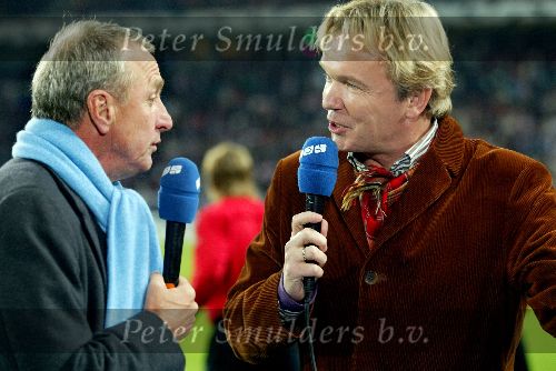 Eindhoven, 1 November 2005
Wedstrijd Champions League seizoen 2005/2006tussen PSV-AC Milaan, eindstand 1-0
Studio Sport presentator Tom Egbers in  gesprek met Johan Cruyff
Foto: © Peter Smulders