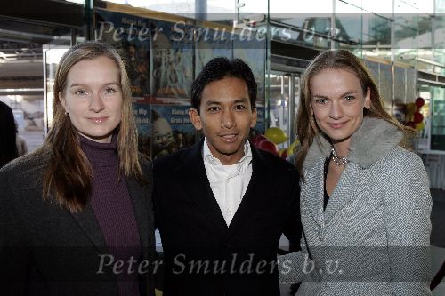 Amsterdam 16 november 2005
Premiere Chicken Little in Pathe arena.
Wibi Soerjadi met secretaresse en vriendin
