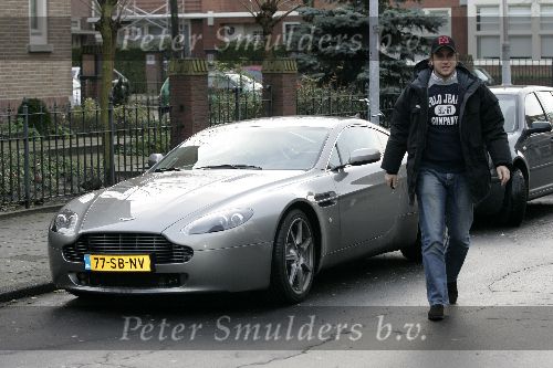 Amsterdam 26 november 2005
Winston Gerschtanowitz in zijn nieuwe Aston Martin Vantage.