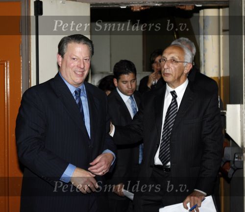 Amsterdam 6 oktober 2006
Premiere an inconvenient Truth in Tuschinski.
Al Gore verlaat de bioscoop via de achteruitgang