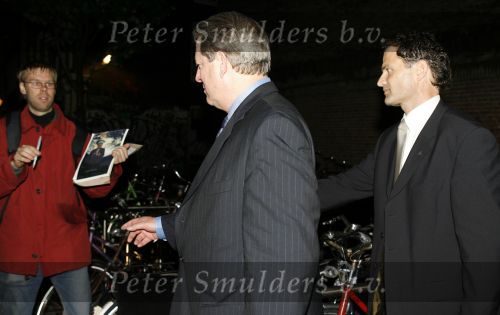 Amsterdam 6 oktober 2006
Premiere an inconvenient Truth in Tuschinski.
Al Gore verlaat de bioscoop via de achteruitgang