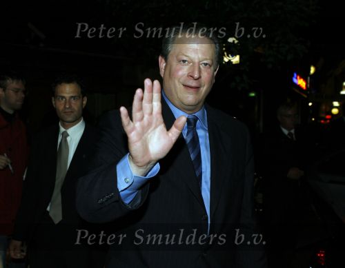 Amsterdam 6 oktober 2006
Premiere an inconvenient Truth in Tuschinski.
Al Gore verlaat de bioscoop via de achteruitgang
