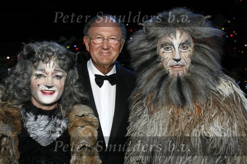 Rotterdam 7 oktober 2006
Premiere Cats in het nieuwe luxor.
Marco Bakker en Anita Meier met Joop v d Ende