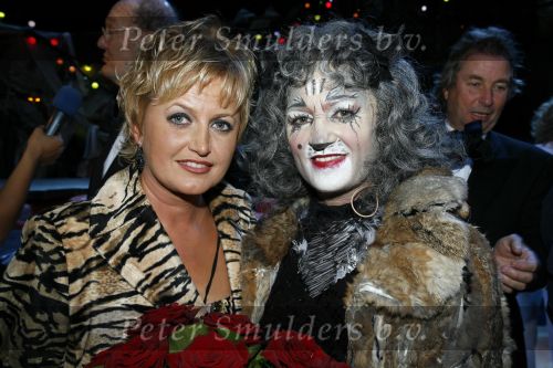 Rotterdam 7 oktober 2006
Premiere Cats in het nieuwe luxor.
Vera Mann en Anita Meier