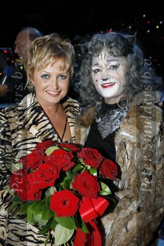 Rotterdam 7 oktober 2006
Premiere Cats in het nieuwe luxor.
Vera Mann en Anita Meier