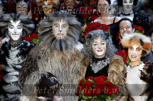 Rotterdam 7 oktober 2006
Premiere Cats in het nieuwe luxor.
Cast Cats met oa Marco Bakker Anita Meier en Anouk v Nes