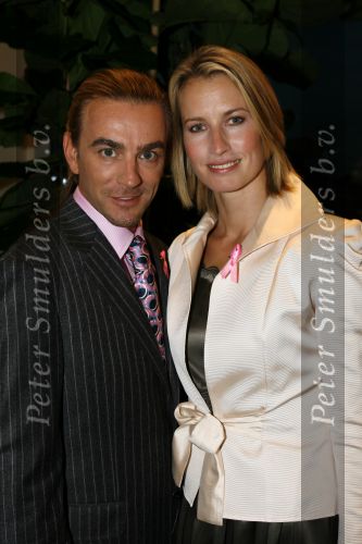 Amsterdam 2 oktober 2006
Pink Ribbon in movenpick hotel
Anouk Smulders Tom Sebastian en Selke