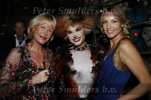 Rotterdam 7 oktober 2006
Premiere Cats in het nieuwe luxor.
 Anouk v Nes met Sheila de Vries en Mickey Hoogendijk
