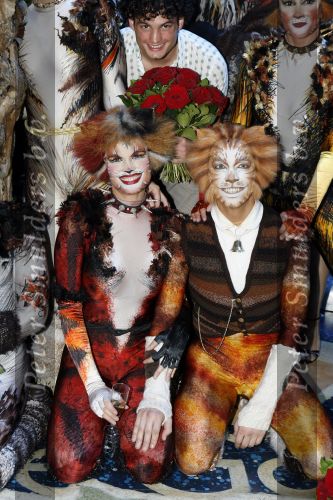 Rotterdam 7 oktober 2006
Premiere Cats in het nieuwe luxor.
Cast Cats met oa Marco Bakker Anita Meier en Anouk v Nes