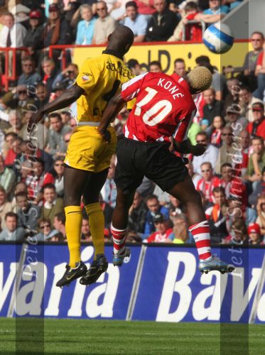 Eindhoven, 20 Oktober 2006 
Kompetitiewedstrijd PSV-Roda JC Seizoen 2006/2007
Eindstand 4-1
Arouna Kone  in een luchtduel Pa Modou Kah