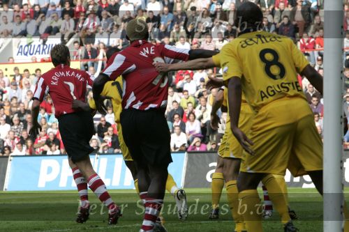 Eindhoven, 20 Oktober 2006 
Kompetitiewedstrijd PSV-Roda JC Seizoen 2006/2007
Eindstand 4-1
Arouna Kone wordt aan zijn shirt getrokken door Davy de Fauw (12) 
Shirtje trekken