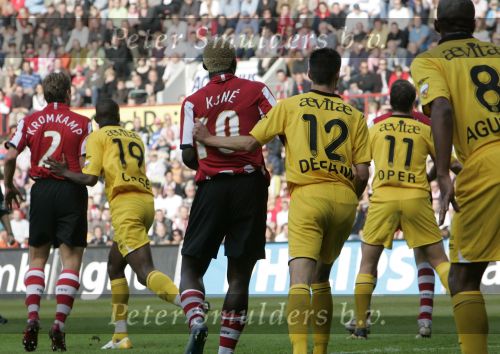 Eindhoven, 20 Oktober 2006 
Kompetitiewedstrijd PSV-Roda JC Seizoen 2006/2007
Eindstand 4-1
Arouna Kone wordt aan zijn shirt getrokken door Davy de Fauw (12) 
Shirtje trekken