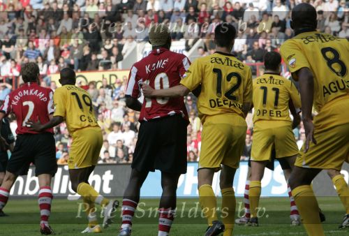 Eindhoven, 20 Oktober 2006 
Kompetitiewedstrijd PSV-Roda JC Seizoen 2006/2007
Eindstand 4-1
Arouna Kone wordt aan zijn shirt getrokken door Davy de Fauw (12) 
Shirtje trekken