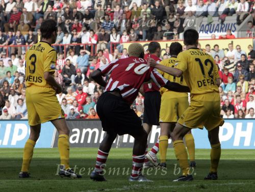 Eindhoven, 20 Oktober 2006 
Kompetitiewedstrijd PSV-Roda JC Seizoen 2006/2007
Eindstand 4-1
Arouna Kone wordt aan zijn shirt getrokken door Davy de Fauw (12) 
Shirtje trekken