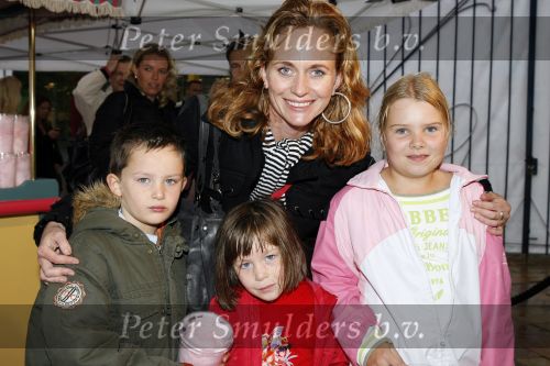 Amsterdam 6 oktober 2006
Premiere Winx club in pepsi stage.
Arriane Meier met kinderen