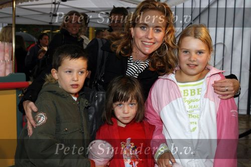 Amsterdam 6 oktober 2006
Premiere Winx club in pepsi stage.
Arriane Meier met kinderen