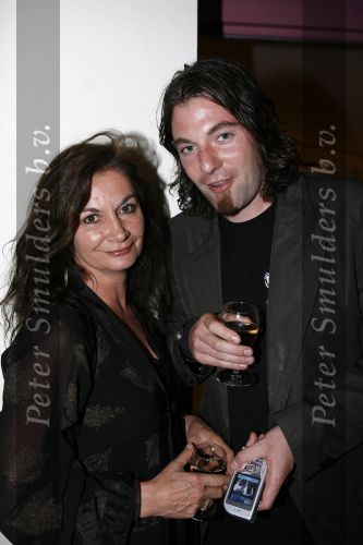 Hoorn 11 oktober 2006
Premiere wat zien ik in schouwburg Hoorn.
Belinda Meuldijk met vriend Thierry