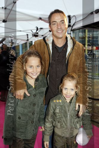 Amsterdam 6 oktober 2006
Premiere Winx club in pepsi stage.
Bert Hulscher met kinderen
