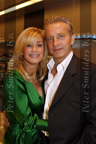 Amsterdam 28 september 2006
Connie Breukhoven samen met haar man Hans Breukhoven bij de dolle dwaze dagen in Bijenkorf