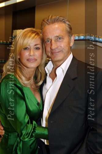 Amsterdam 28 september 2006
Connie Breukhoven samen met haar man Hans Breukhoven bij de dolle dwaze dagen in Bijenkorf