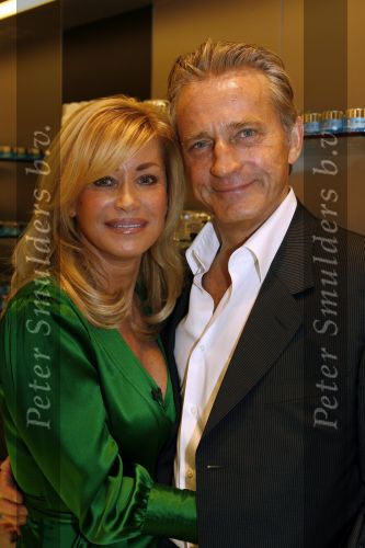 Amsterdam 28 september 2006
Connie Breukhoven samen met haar man Hans Breukhoven bij de dolle dwaze dagen in Bijenkorf