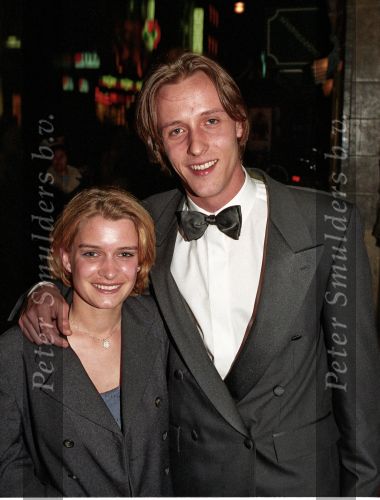 Amsterdam, 7 April 1999 Daan Schuurmans met zijn inmiddels ex-vriendin bij de premiere van Grolsch Master