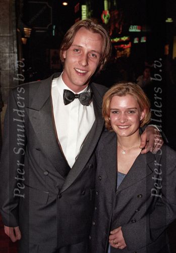Amsterdam, 7 April 1999 Daan Schuurmans met zijn inmiddels ex-vriendin bij de premiere van Grolsch Master