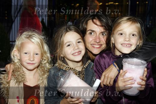 Amsterdam 6 oktober 2006
Premiere Winx club.
Vrouw Daniel Boissevain met dochter en vriendinnetjes