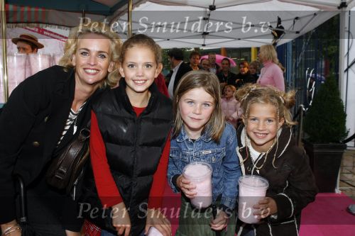 Amsterdam 6 oktober 2006
Premiere Winx club in pepsi stage.
Daphne Deckers met haar dochtertje Emma