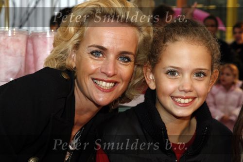 Amsterdam 6 oktober 2006
Premiere Winx club in pepsi stage.
Daphne Deckers met haar dochtertje Emma