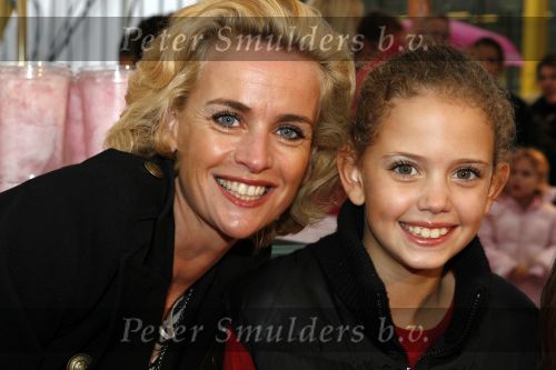 Amsterdam 6 oktober 2006
Premiere Winx club in pepsi stage.
Daphne Deckers met haar dochtertje Emma