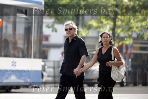 Amsterdam 15 september 2006
Derek de Lint hand in hand met zijn vrouw.