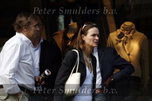 Amsterdam 30 september 2006
Ed Nijpels winkelend met zijn vrouw op de pc hooftstraat.