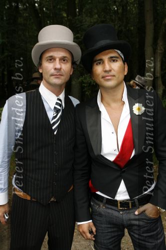 Huizen 17 september 2006
Steve te Pas en Maria Kooistra trouwen.  
Rodrigo Otazu en Eric Kuster