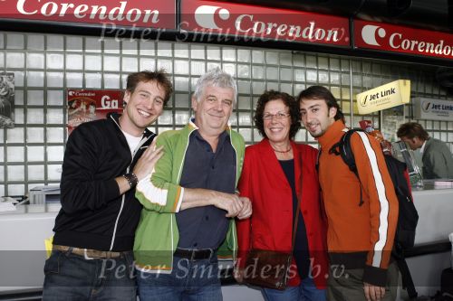 Schiphol 5 oktober 2006
Cast Onderweg naar morgen ONM vertrekken naar Turkije vanwege 25ooe aflevering.
 Erik Bouwman Frits Jansma en Gurkan Kucuksenturk