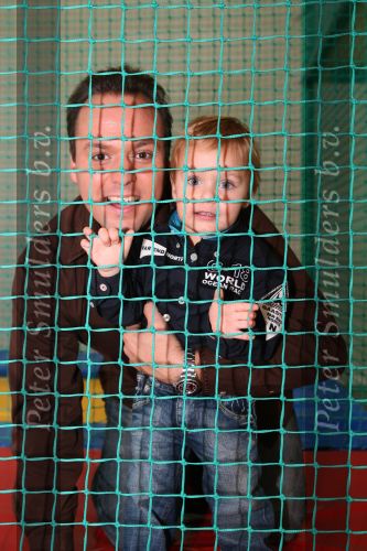 Lage Zwaluwe, 8 Oktober 2006
Jan Bauer, de zoon van Frans Bauer en Mariska Bauer wordt 4 jaar en viert dit in speelpaleis De Belhamel met zijn broertjes Christiaan en Frans Bauer Jr.
