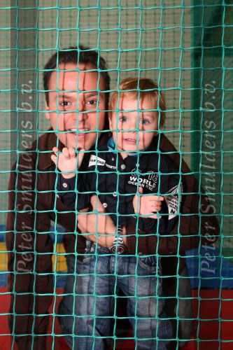 Lage Zwaluwe, 8 Oktober 2006
Jan Bauer, de zoon van Frans Bauer en Mariska Bauer wordt 4 jaar en viert dit in speelpaleis De Belhamel met zijn broertjes Christiaan en Frans Bauer Jr