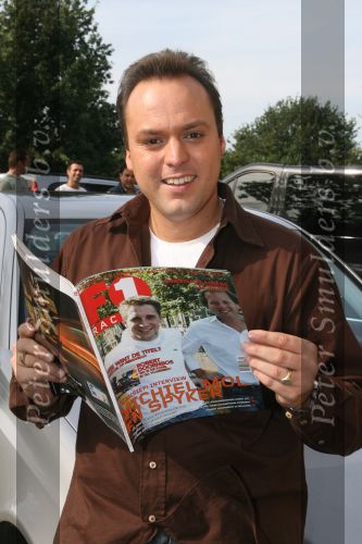 Lage Zwaluwe, 8 Oktober 2006
Frans Bauer met zijn favoriete blad F1 Racing